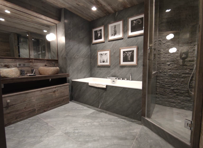 Salle de bain de chalet livrée par Mille Archi